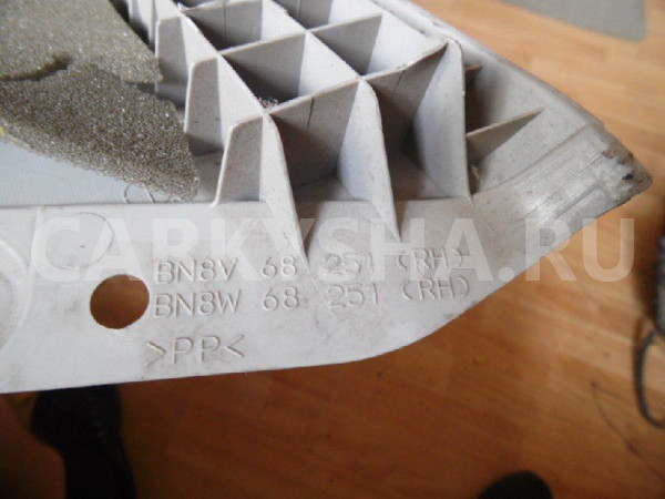 Обшивка стойки Mazda 3 MPS I (2006—2009) Mazda 2 оригинальный номер BN8V68250D77