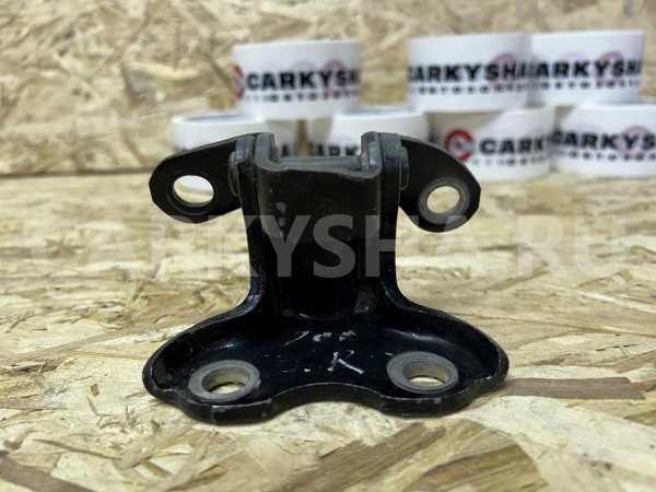 Петля двери задней правой верхняя Toyota Land Cruiser 200 Series оригинальный номер 68750-60080