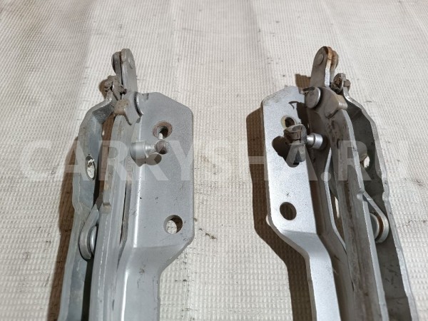 Петля крышки багажника Volvo S40 