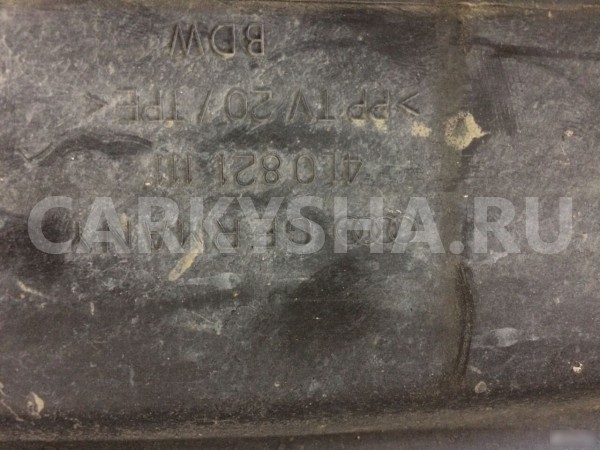 Пыльник крыла внутренний левый audi Q7 ауди ку7 Audi 200 оригинальный номер 4L0821111