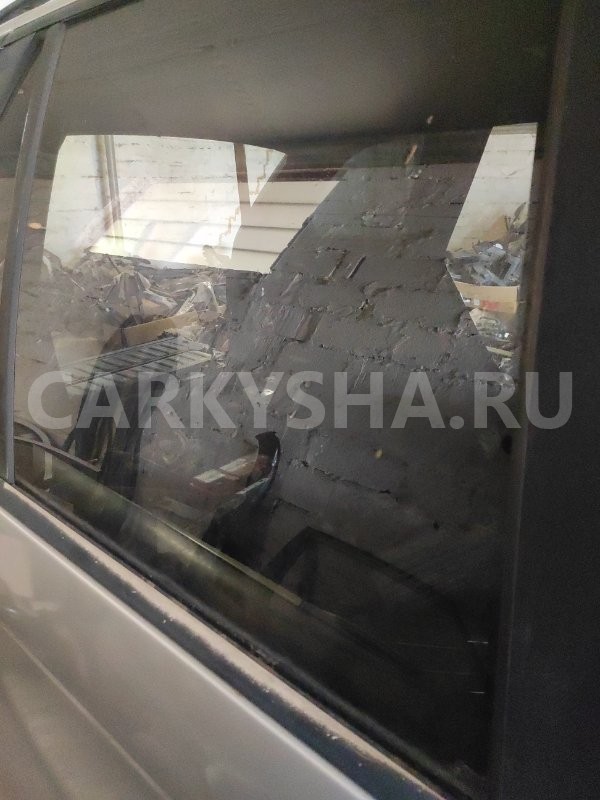 Стекло двери BMW X5 