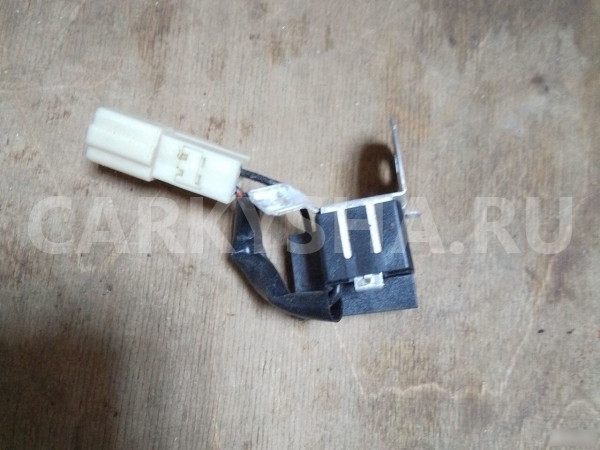 Блок реле Toyota Corolla Auris Toyota Auris оригинальный номер 90980-05357