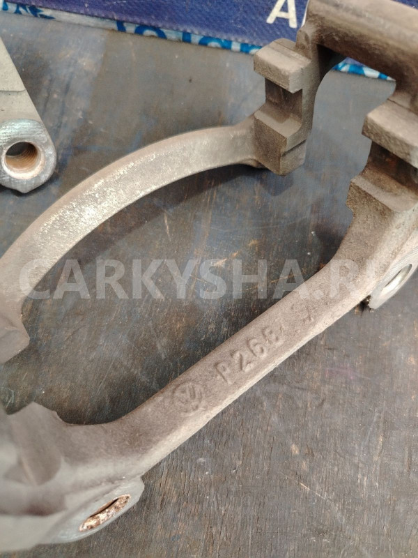 Скобы заднего суппорта VW Transporter T5 Volkswagen Transporter оригинальный номер 7H0615425A