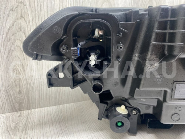Фара левая Volvo XC90 Volvo XC90 оригинальный номер 31655807