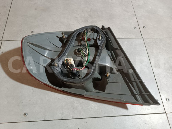Фонарь задний правый Toyota Prius оригинальный номер 8155147010