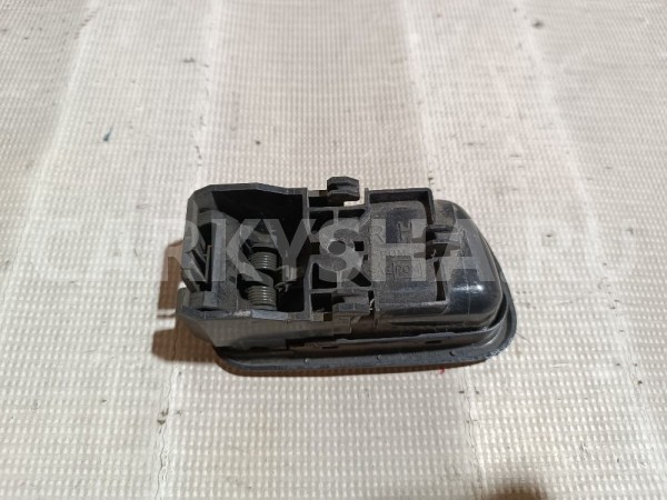 Ручка двери внутренняя правая Nissan Bluebird 