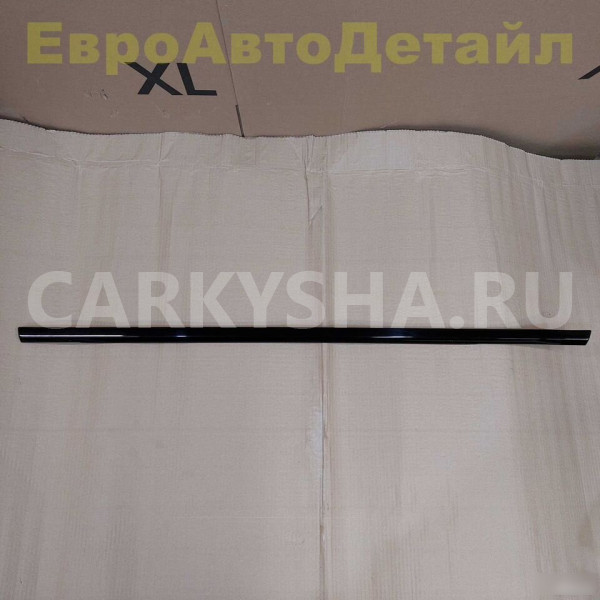 Молдинг задней двери нижний Range Rover Sport 2 Land Rover Range Rover оригинальный номер LR043788