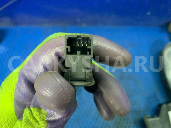 Кнопка отключения сигнализации Volkswagen Polo 5 Volkswagen Polo оригинальный номер 6q09621098