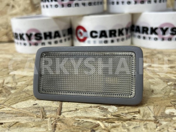Плафон освещения козырька Toyota Camry VII (XV50) оригинальный номер 81340-30100-B1