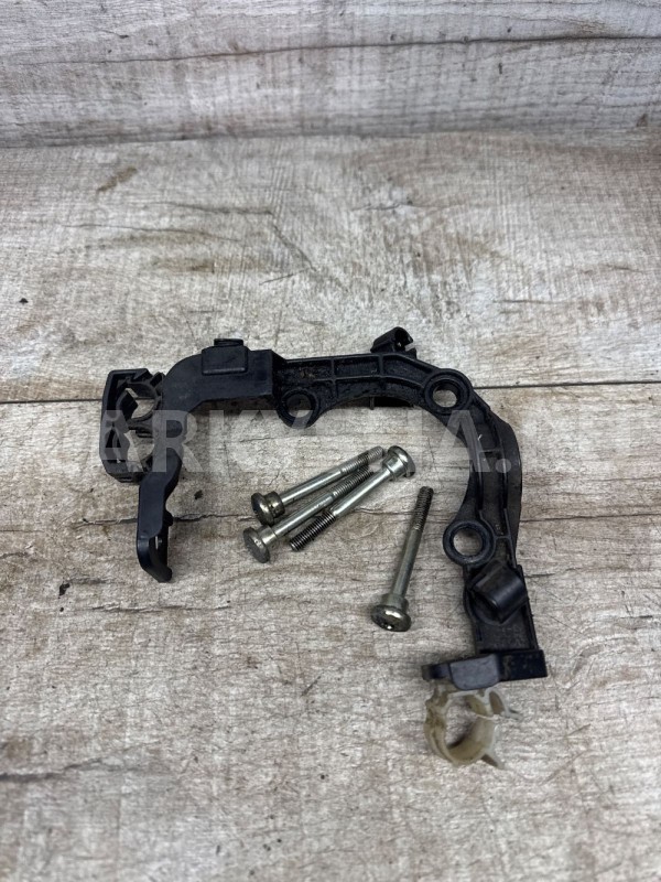 Крепление дроссельной заслонки fiat 1.4 Fiat Punto оригинальный номер 77364871