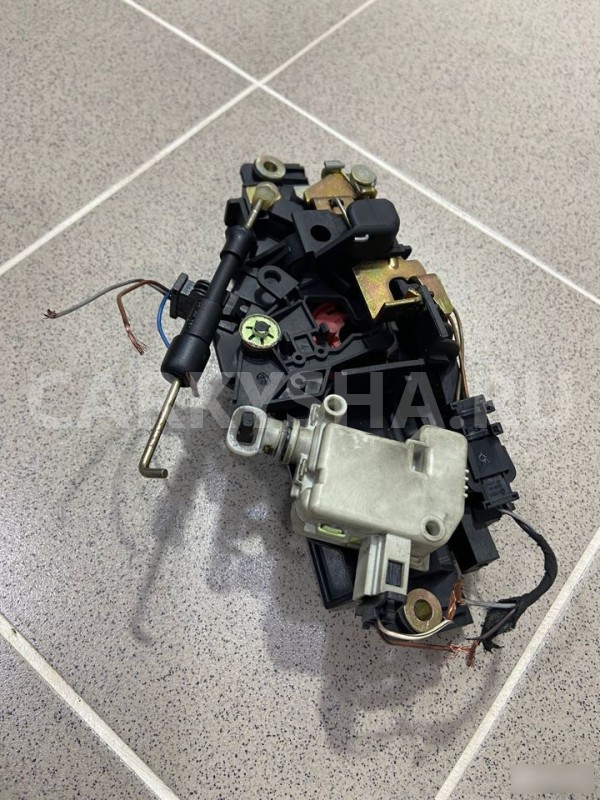 Ручка крышки багажника Audi A6 2000 г Audi 200 оригинальный номер 4B0827565H