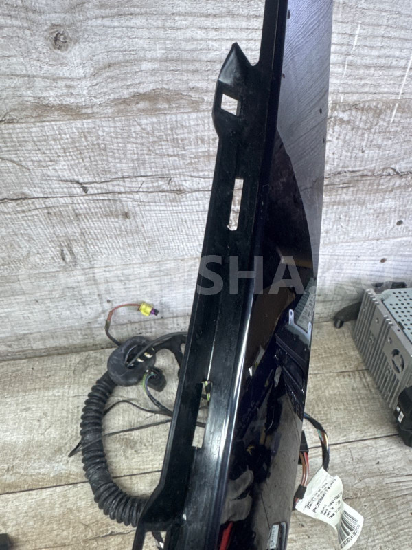 Накладка  рамки передней левой двери Touareg NF FL Volkswagen Touareg оригинальный номер 7p6837901