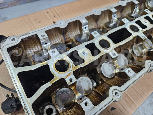 Головка блока цилиндров правая 428PS 4.2 Range Rov Land Rover Range Rover оригинальный номер LR005095