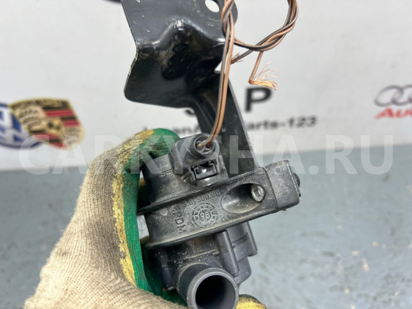 Насос водяной Audi A4 2009 Audi 200 