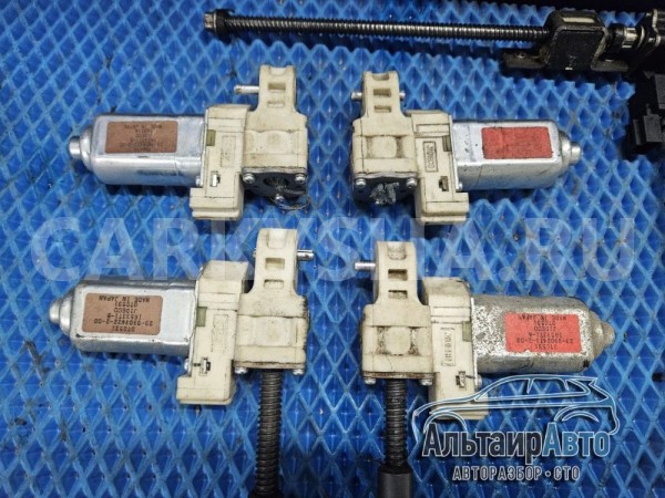 Моторчик регулировки сидения Pajero 4 Mitsubishi i оригинальный номер MR408011