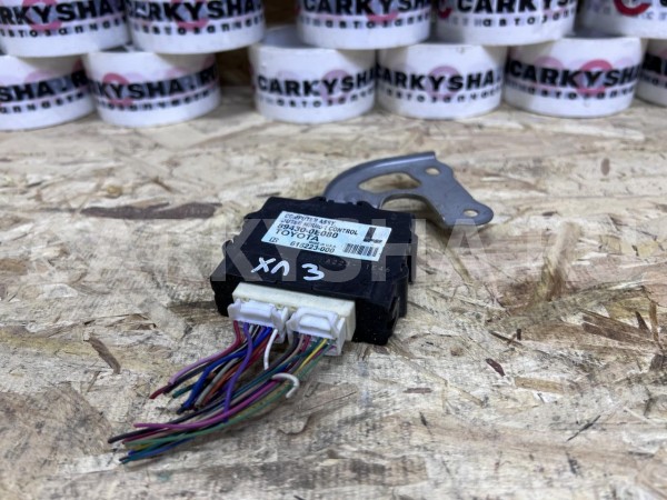 Блок управления зеркалом Toyota Highlander III (U50) оригинальный номер 89430-0E080