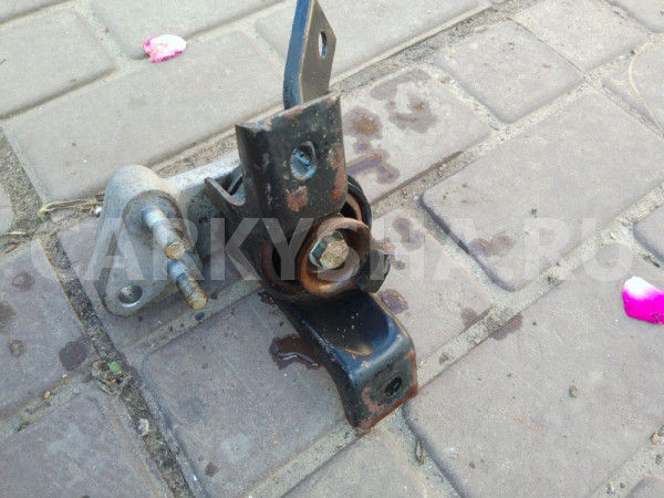 Опора двигателя правя geely Emgrand EC7 Geely Emgrand EC7 оригинальный номер 1064001147