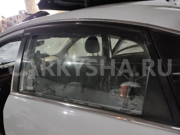 Стекло двери Nissan Almera 