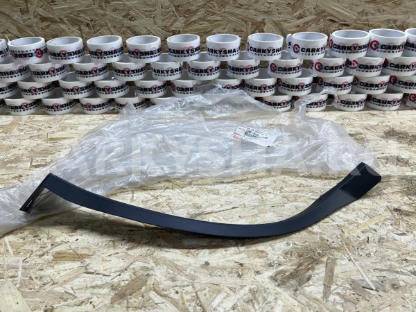 Накладка крыла задняя правая Toyota Highlander III (U50) оригинальный номер 61667-0E050