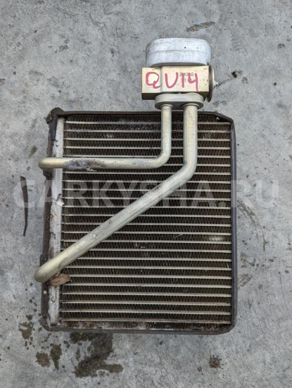 Испаритель кондиционера Nissan Bluebird оригинальный номер 272805J000
