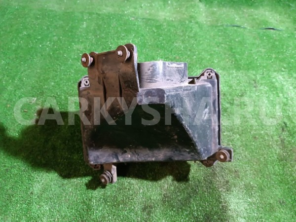 Корпус воздушного фильтра Nissan Laurel 