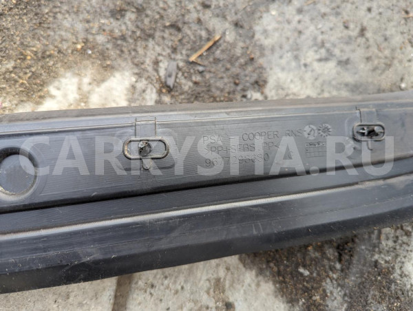 Защита крыла Citroen C4 Picasso оригинальный номер 9677298680
