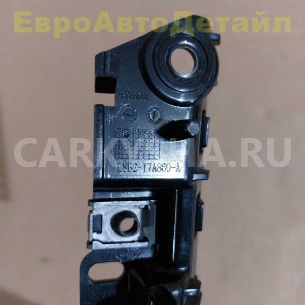 Кронштейн переднего бампера Land Rover Defender 2 Land Rover Defender оригинальный номер LR132641