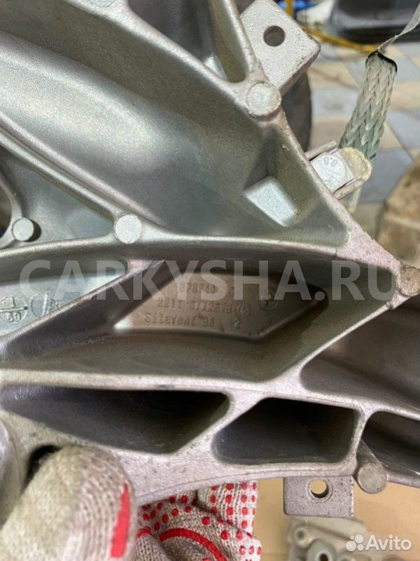 Кронштейн двигателя BMW X5 E70 N52B30 2008 BMW X5 оригинальный номер 22 11 6 772 673