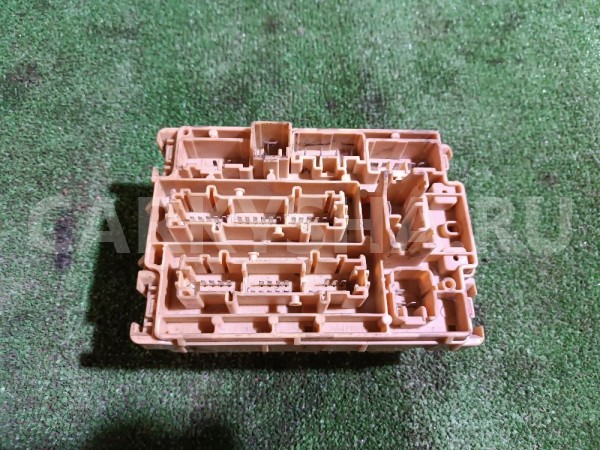 Блок предохранителей подкапотный Toyota Celica 