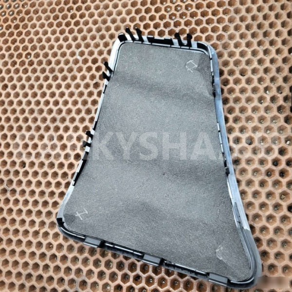 Накладка динамика в полке BMW 5er 