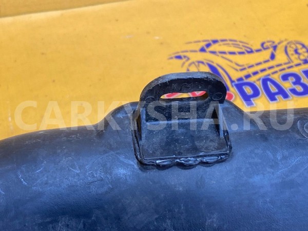 Патрубок воздушный Land Rover Discovery 3  2.7L TD Land Rover Discovery оригинальный номер PHD000603