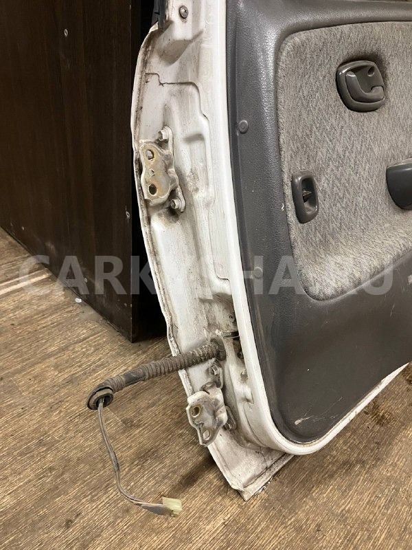 Дверь задняя правая Suzuki Cultus 