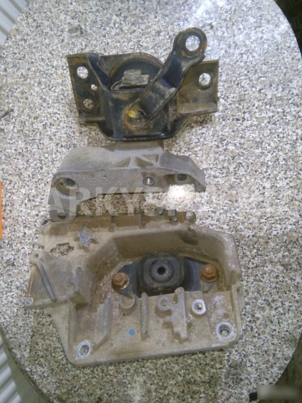 Подушки двигателя Ниссан Тиида Nissan Tiida 1.6 Nissan Tiida оригинальный номер 11210ED50B