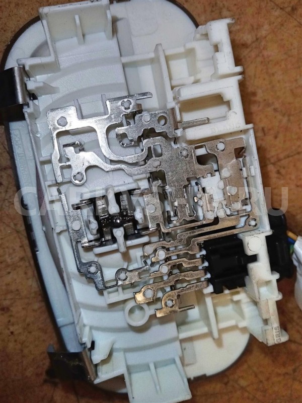 Название детали Плафон салона задний Модель Peugeot 308 Peugeot 308 оригинальный номер 6362T9