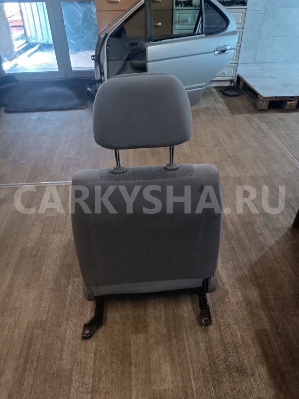 Сиденье переднее левое Nissan Sunny 