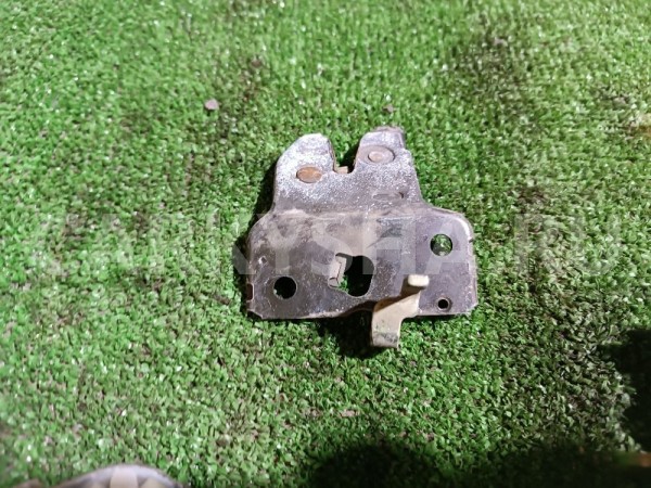 Замок крышки багажника Nissan Cefiro 