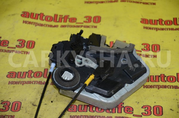 Замок двери задней левой Toyota Auris 