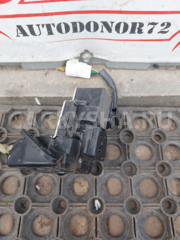 Замок крышки багажника Hyundai Solaris хэтч Hyundai Solaris оригинальный номер 812301R200