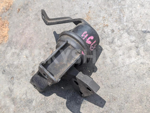 Подушка двигателя Mitsubishi Lancer оригинальный номер MR403666
