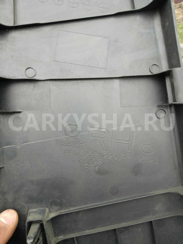 Обшивка стойки правая Mazda 3BL Mazda 2 оригинальный номер BBM4 68220