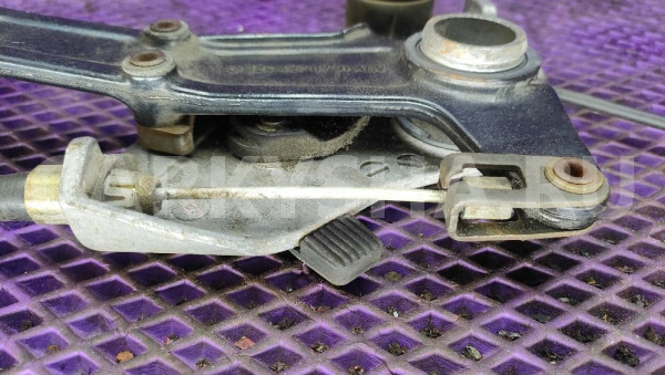 Педаль стояночного тормоза Mercedes-Benz w124 Mercedes-Benz W124 оригинальный номер 1244270701