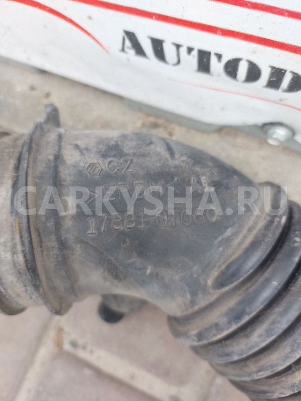 Патрубок воздушного фильтра Toyota Avensis T270 Toyota Avensis оригинальный номер 178810T060