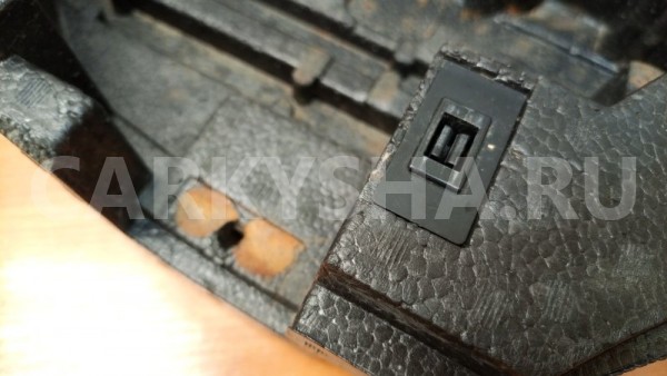 Ящик для инструментов (органайзер) правый Mitsubishi Outlander 