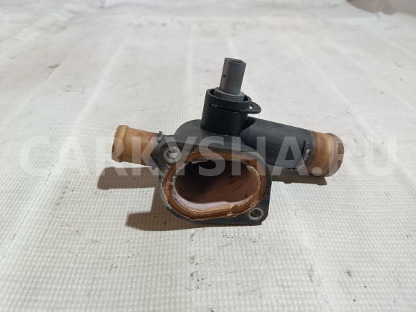 Фланец двигателя системы охлаждения Volkswagen Caddy 