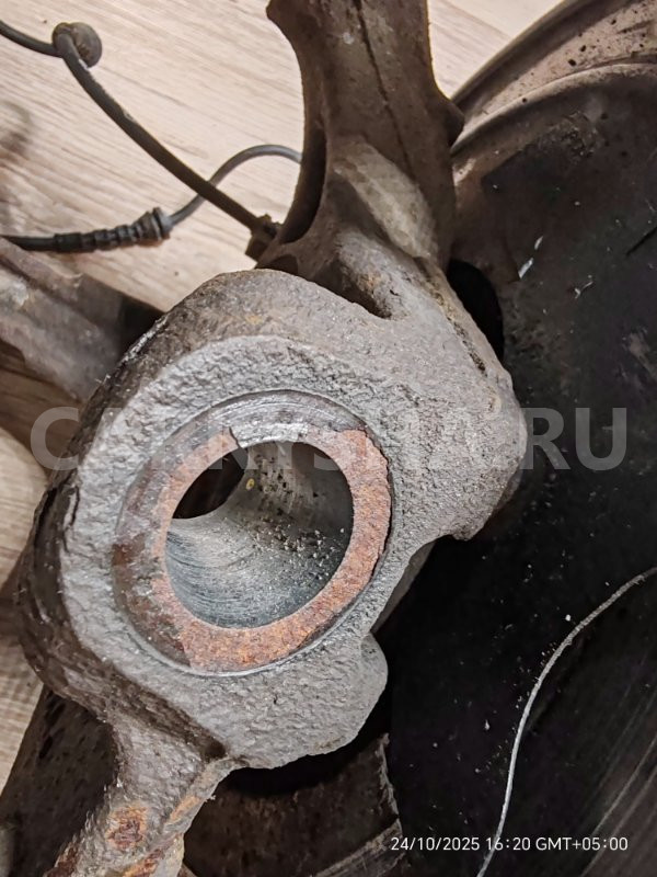 Кулак передний правый Nissan Terrano 2018 8200881829 F4R Nissan Terrano 