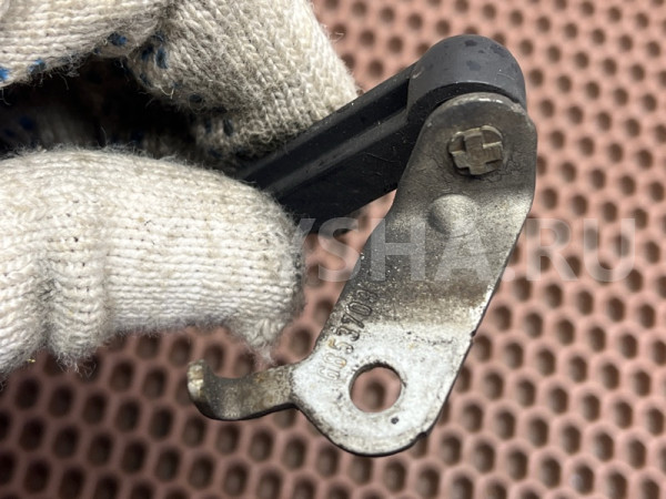 Датчик высоты дорожного просвета Mini Hatch оригинальный номер 37 14 6 853 713, 37 14 6 853 713, 37146853713, 6853713, 37 14 6 853 714, 37146853714, 6853714, 37 14 6 870 200, 37146870200, 6870200, 37 14 6 867 646, 37146867646, 6867646, 37 14 6 853 747, 37146853747, 6853747