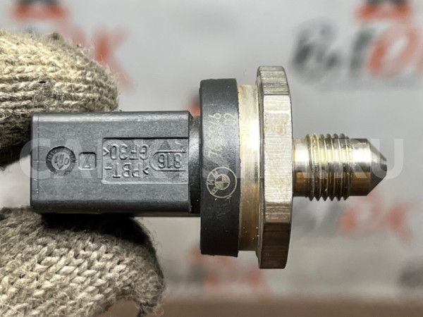 Датчик давления топлива Mini Hatch оригинальный номер 13 53 7 620 946, 13 53 7 620 946, 13537620946, 7620946, 13 53 7 584 404, 13537584404, 7584404