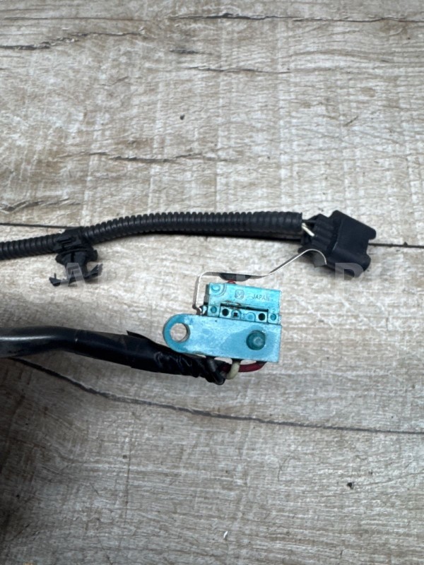 Концевик в замок капота suzuki Kizashi Suzuki Kizashi оригинальный номер Abj39384