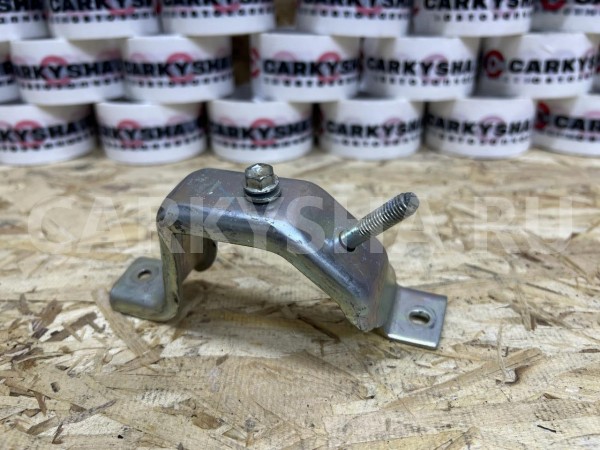 Кронштейн крепления Toyota Hilux VIII Рестайлинг – пикап двойная кабина оригинальный номер 12632-0E010