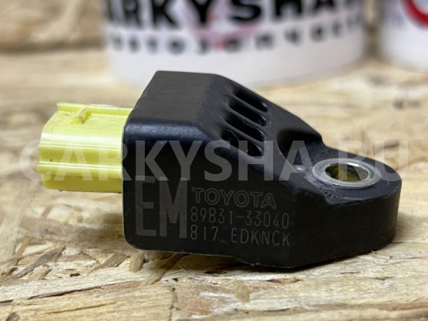 Датчик удара Toyota Camry VII (XV50) оригинальный номер 89831-33040